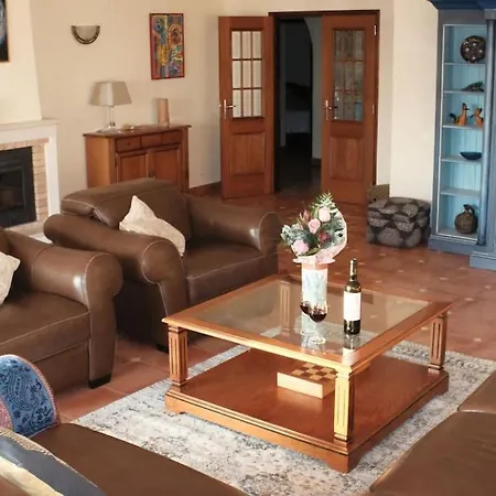 Villa Casa Lorenzo Sleeps 10, With Private Tennis Court & Swimming Pool And 5 Beds *