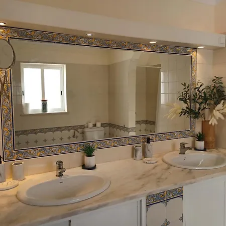 Villa Casa Lorenzo Sleeps 10, With Private Tennis Court & Swimming Pool And 5 Beds