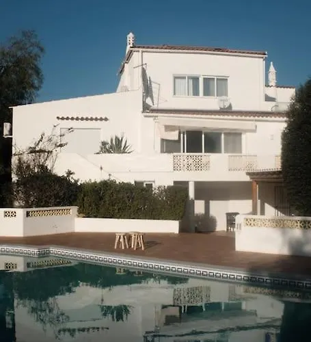 Casa Lorenzo Sleeps 10, With Private Tennis Court & Swimming Pool And 5 Beds