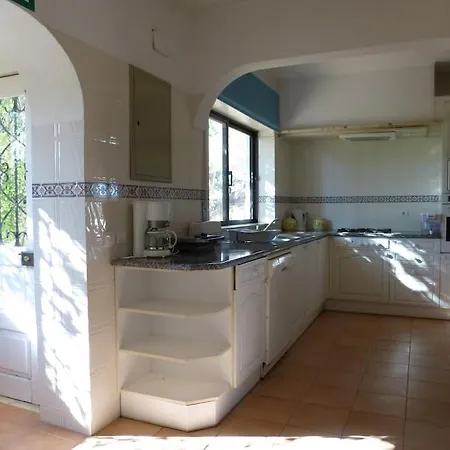 Casa Lorenzo Sleeps 10, With Private Tennis Court & Swimming Pool And 5 Beds Portimão