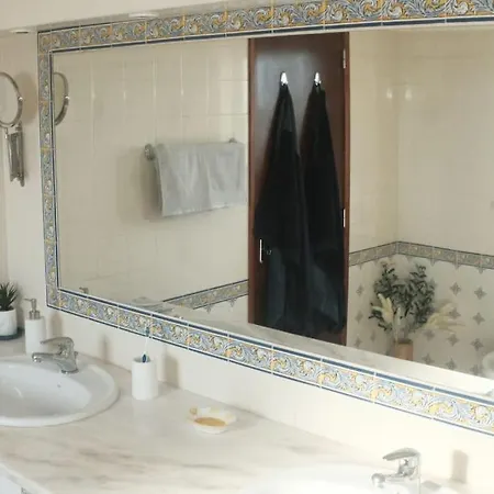 Casa Lorenzo Sleeps 10, With Private Tennis Court & Swimming Pool And 5 Beds Villa