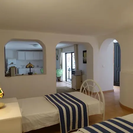 Casa Lorenzo Sleeps 10, With Private Tennis Court & Swimming Pool And 5 Beds