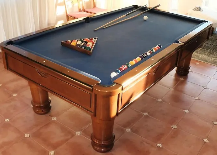 Villa Casa Lorenzo Sleeps 10, With Private Tennis Court & Swimming Pool And 5 Beds *