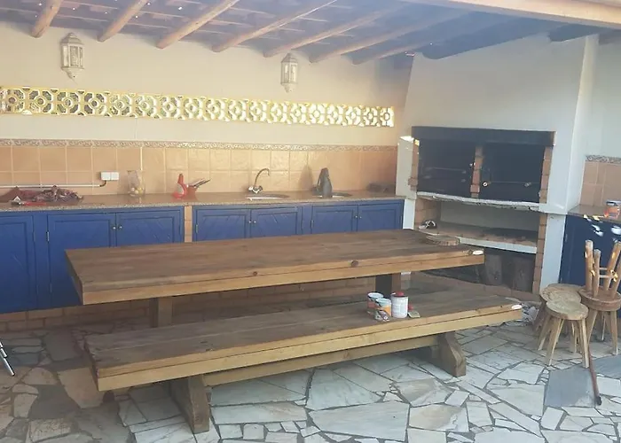 Casa Lorenzo Sleeps 10, With Private Tennis Court & Swimming Pool And 5 Beds * Portimao