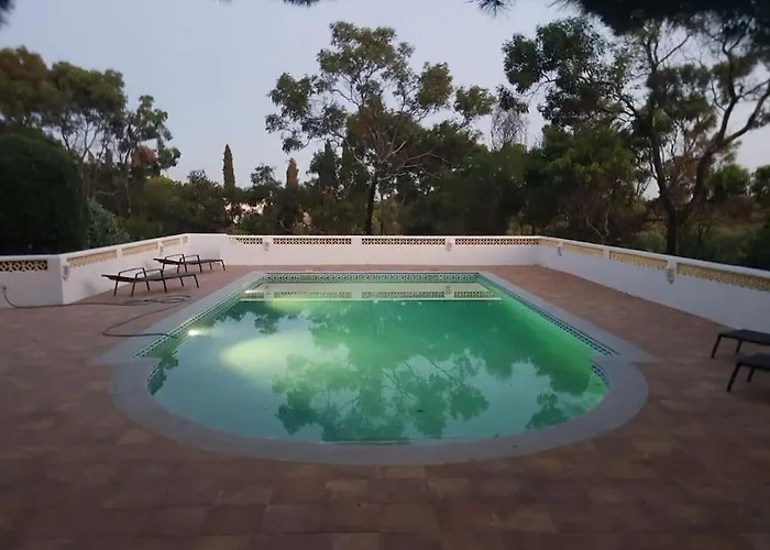 Casa Lorenzo Sleeps 10, With Private Tennis Court & Swimming Pool And 5 Beds