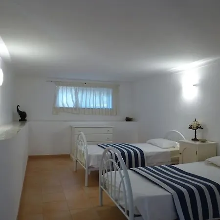 Willa Casa Lorenzo Sleeps 10, With Private Tennis Court & Swimming Pool And 5 Beds *